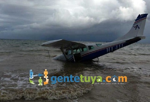 Samaná: una avioneta cayó en la playa de Arroyo Barril